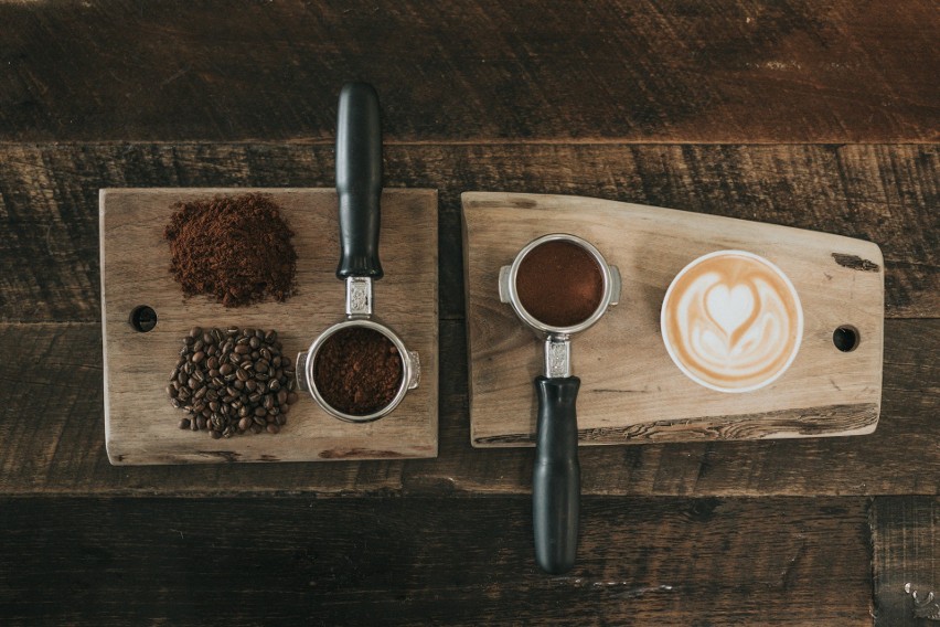 W filiżance kawy parzonej może być nawet 140 mg kofeiny....