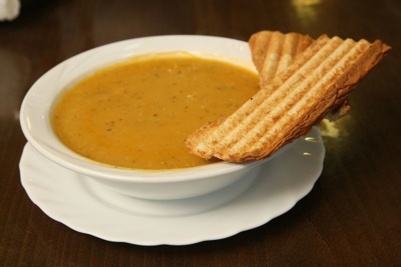 Ezogelin, czyli zupa z soczewicy, to rozgrzewające i bardzo...