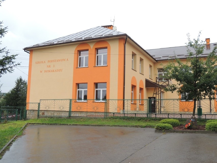 Szkoła Podstawowa nr 2 w Domaradzu.