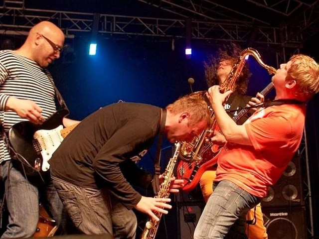 Muzyka w  wykonaniu zespołu jest mieszaniną wielu stylów muzycznych takich jak rock, punk.