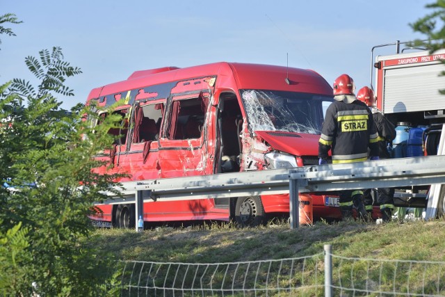 Wypadek busa w Suchej pod Białobrzegami.