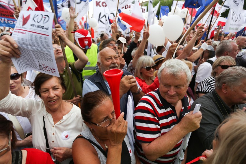 Marsz Komitetu Obrony Demokracji w Warszawie 4 czerwca 2016