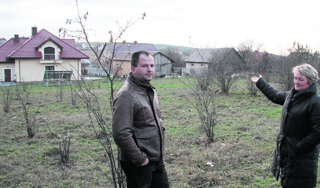 Grzegorz Kierczyński i Teresa Górecka nie chcą obwodnicy za oknami swoich nowych domów.