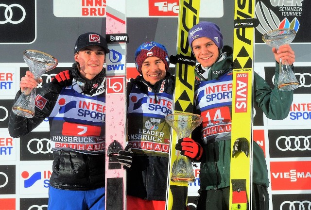 Podium zawodów w Innsbrucku. Od lewej: Daniel Andre Tande, Kamil Stoch i Andreas Wellinger