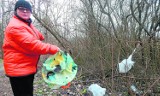 Śmieci dalej zalegają w lasach. Kto posprząta?