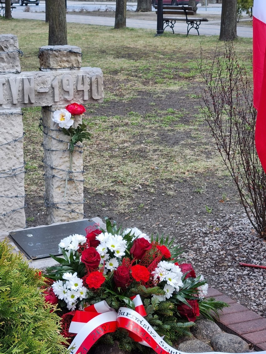 Szydłowiec pamięta o zbrodniach katyńskich. Delegacje złożyły hołd pomordowanym w 82. rocznicę
