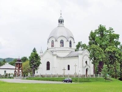 Pamiątką po wielowiekowych gospodarzach Węglówki jest dziś murowana cerkiew greckokatolicka Fot. WALDEMAR BAŁDA