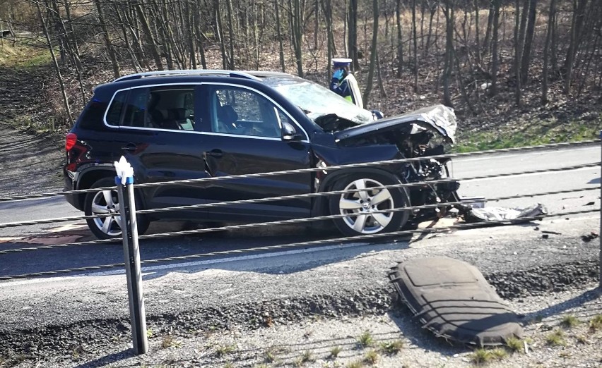 DK 75 Brzesko. Wypadek z udziałem dwóch samochodów, trzy osoby ranne, droga była zablokowana [ZDJĘCIA]