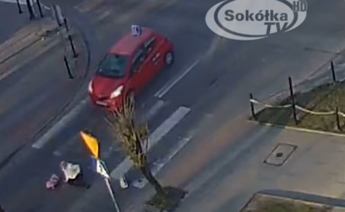 Do feralnego zdarzenia doszło na skrzyżowaniu w Sokółce....