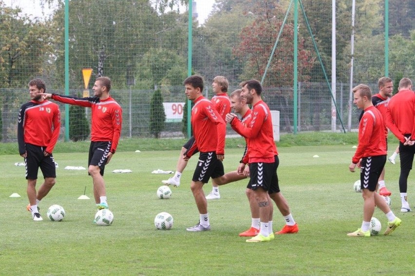 Piłkarze Korony podczas środowego treningu.