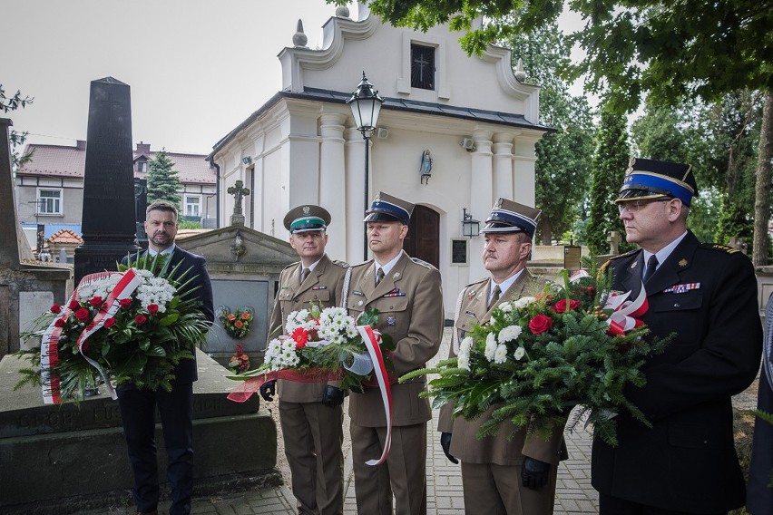 Tarnów. Uczcili pamięć pomordowanych w Wołyniu [ZDJĘCIA]