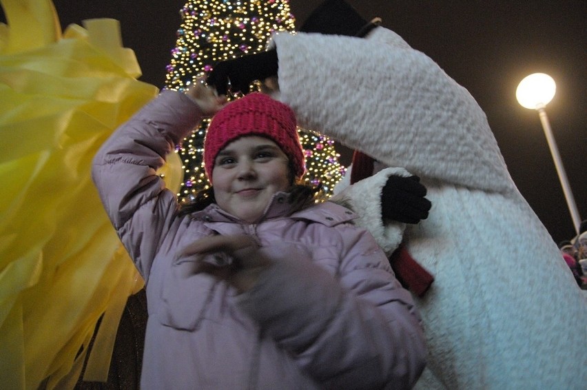 Choinka w Katowicach rozbłysła tysiącami światełek