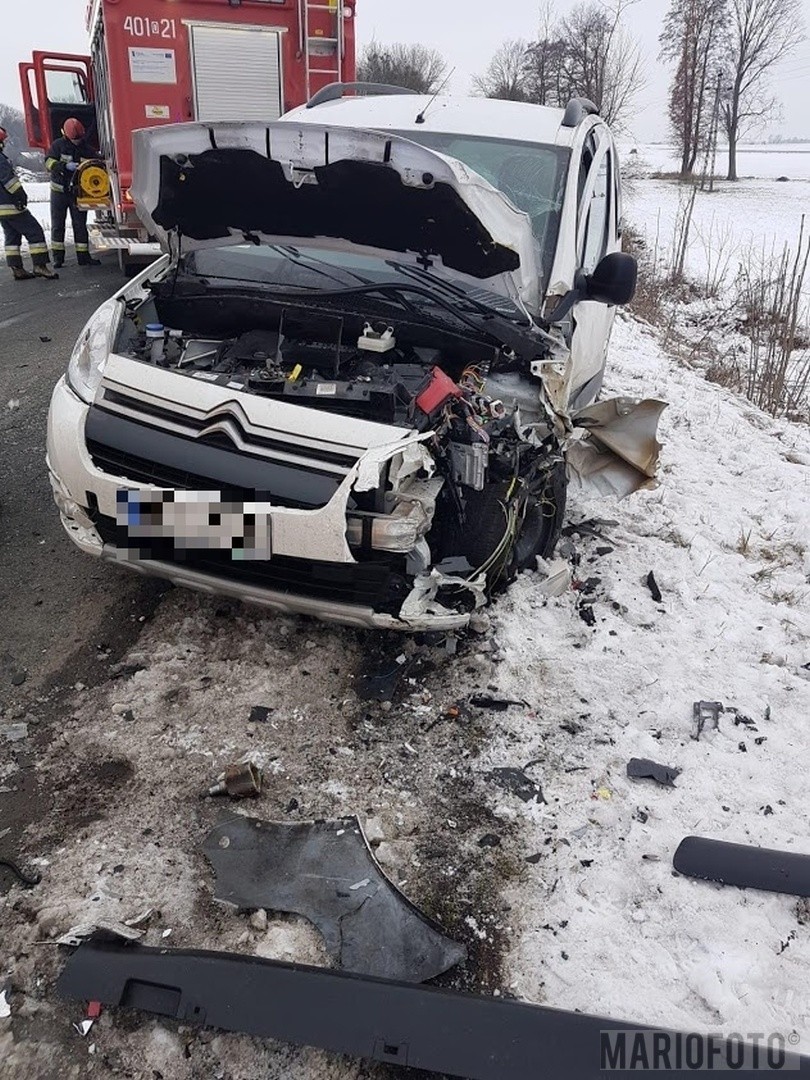 Wypadek w Brzegu. Fiat zderzył się z citroenem [zdjęcia]