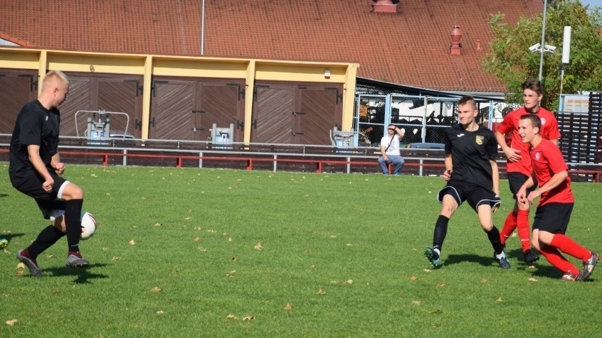 Mecz piłki nożnej 9. kolejki w świebodzińskiej Klasie B