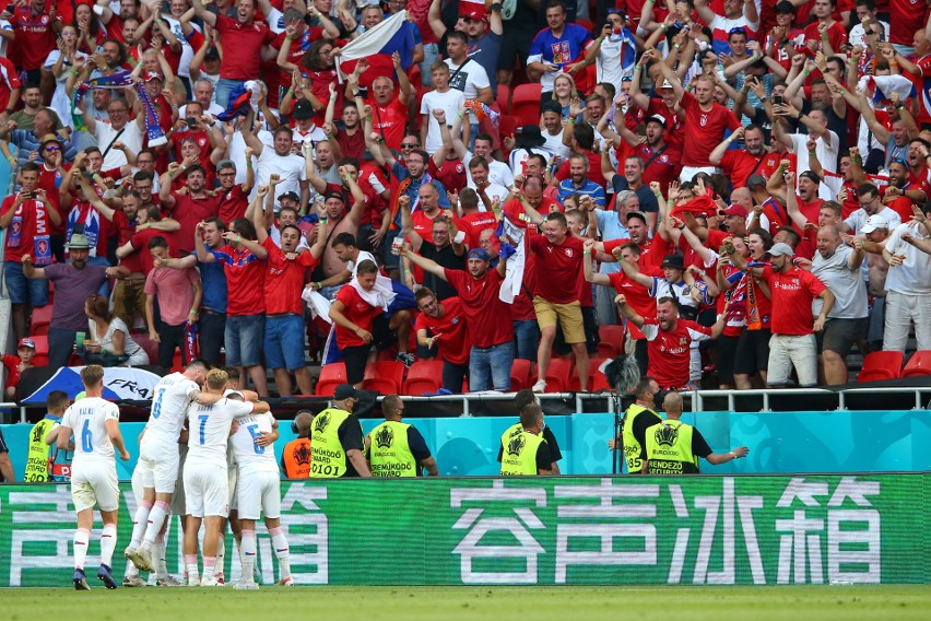 Czescy fani cieszący się po wygranej 2:0 z Holendrami