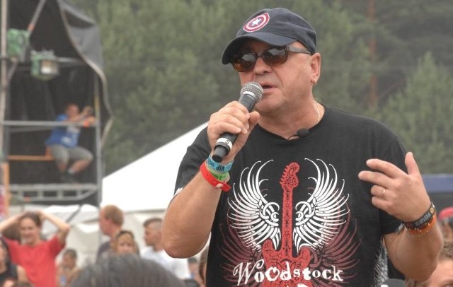 Jurek Owsiak otwiera zeszłoroczny Przystanek Woodstock.