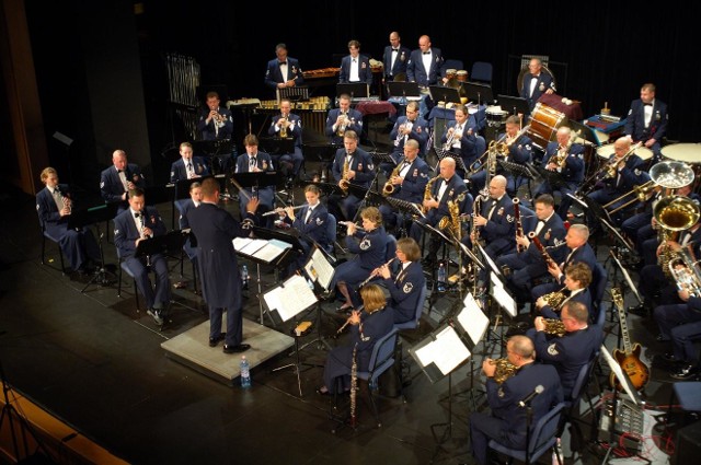 Na niedzielnym koncercie w Radomiu Orkiestra Sił Powietrznych Stanów Zjednoczonych w Europie zaprezentuje muzykę operową, klasyczną, jak również przeboje jazzowe i popularne.
