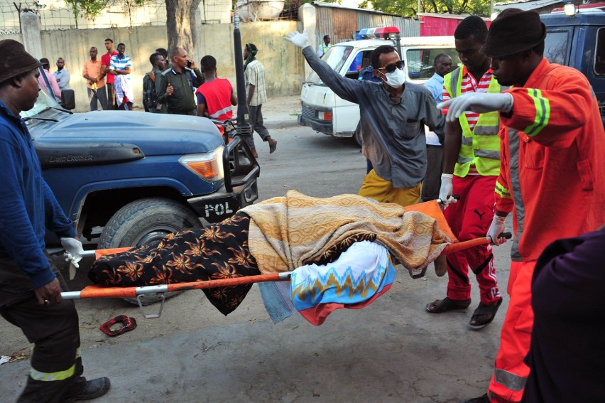 Somalia: Zamach w Mogadiszu. Dwie eksplozje i atak na hotel, zginęło co najmniej 20 osób [ZDJĘCIA]