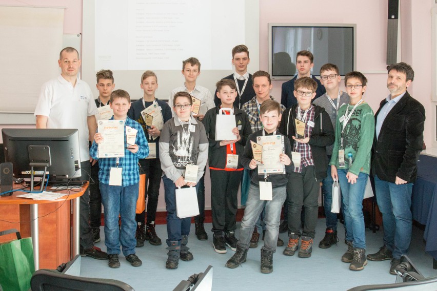 W słupskim elektryku rywalizowali młodzi programiści (zdjęcia)
