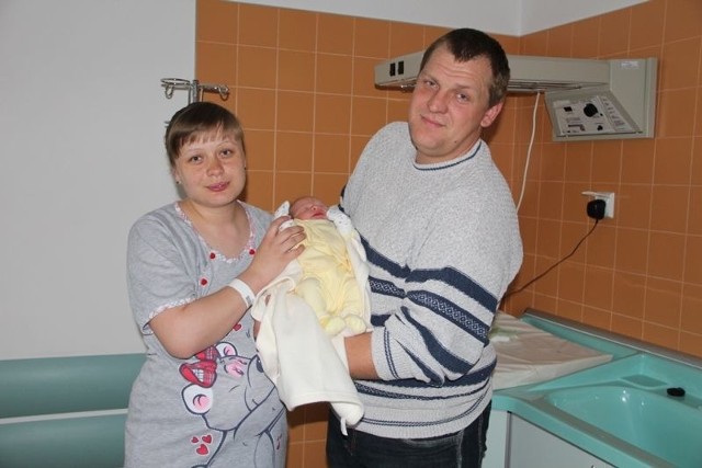 Zuzanna Babiel, córka Piotra i Joanny z Chojnik, gm. Olszewo-Borki urodziła się 25 marca. Ważyła 3200 g, mierzyła 55 cm. Na zdjęciu z rodzicami