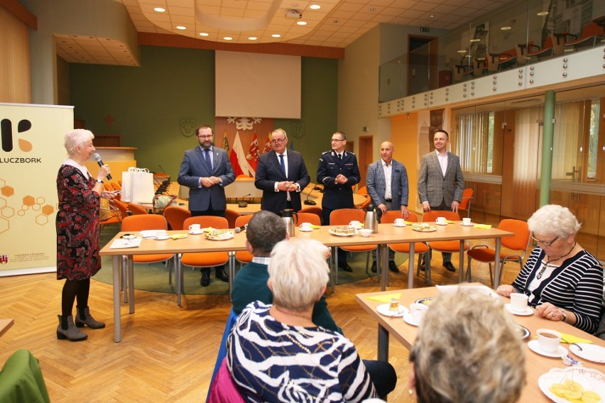 Seniorzy z Kluczborka podsumowali kolejny sezon wycieczek rowerowych. Były nagrody dla najaktywniejszych