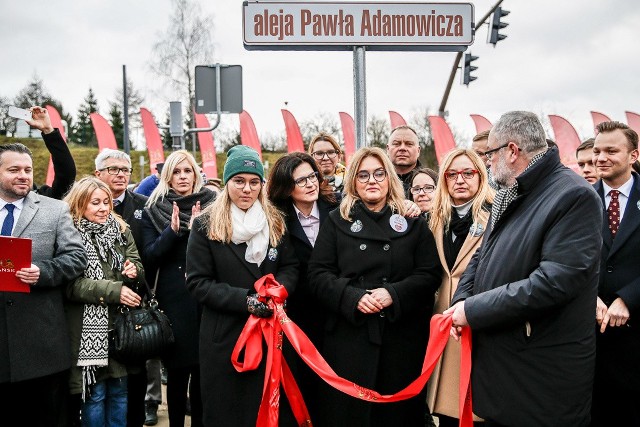 Uroczyste nadanie imienia Pawła Adamowicza nowej trasie na południu Gdańska, znanej dotychczas jako Nowa Bulońska Północna. Trasa jest już przejezdna [13.01.2020]
