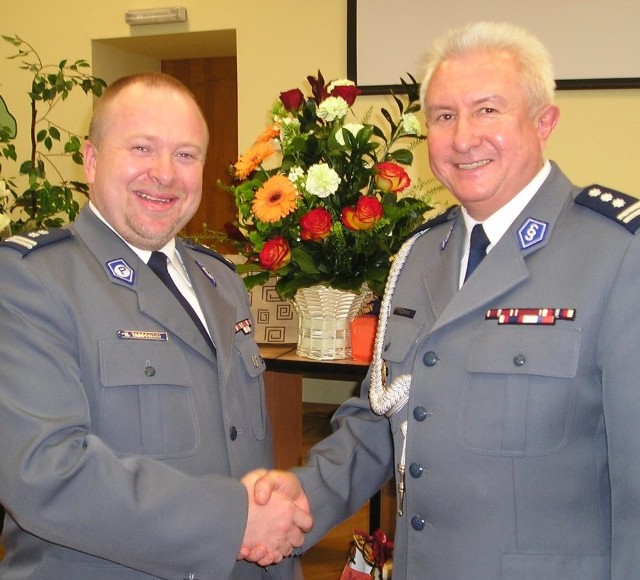 Inspektor Leszek Skotnicki &#8211; z prawej i jego następca, mł. insp. Krzysztof Targoński.