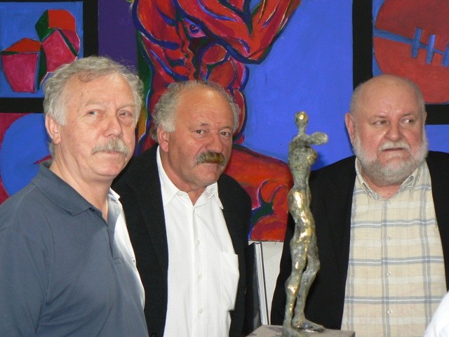 Znani artyści Leszek Mądzik, Wacław Stawecki i Marian Czapla na wystawie w Szydłowie 