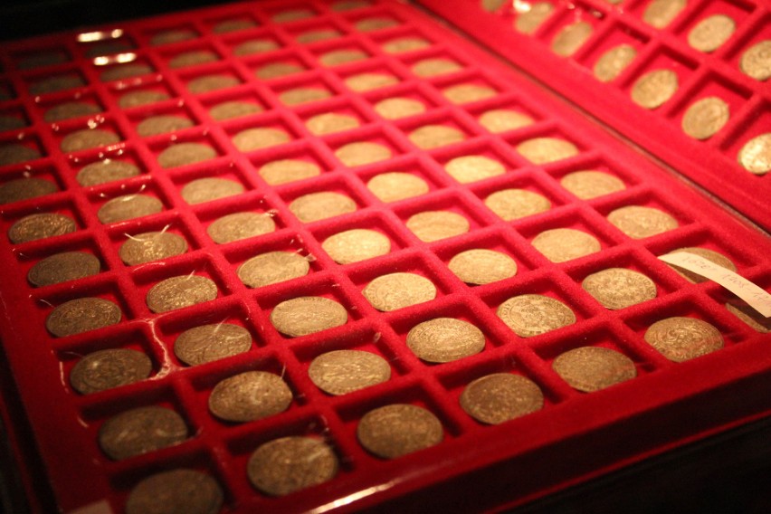 Skarb z Czyżówki, czyli kolekcja 2850 monet. Ich pochodzenie wciąż pozostaje dużą zagadką [ZDJĘCIA]