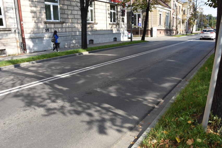 Tarnów. Niedawno położony asfalt na al. Solidarności już nadaje się do poprawki!