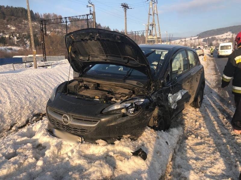 Powroźnik. Dwa samochody wypadły z drogi i wylądowały w rowie