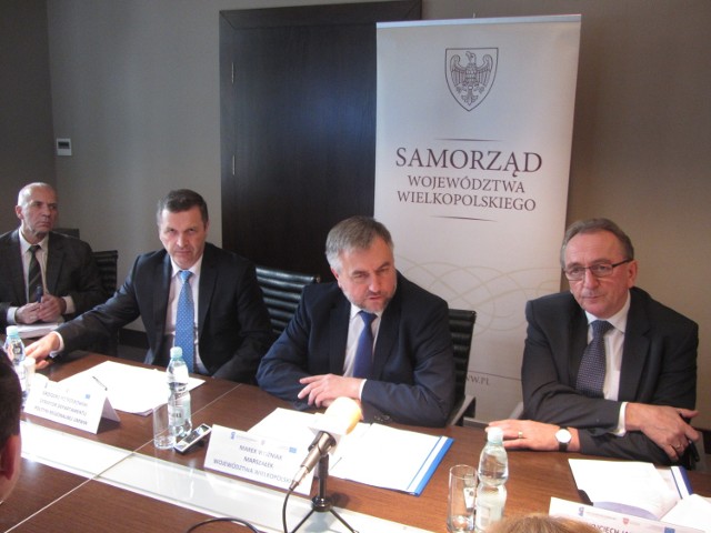 Marszałek Marek Woźniak i jego ekipa byli zadowoleni z wyniku negocjacji z Komisją Europejską