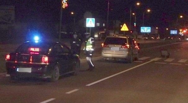 Kierowca toyoty nie zatrzymał się przed przejściem dla pieszych. Auto potrąciło 70-latka