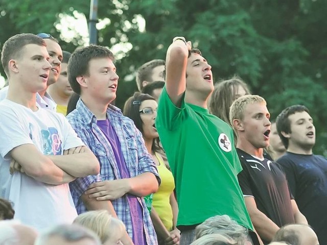 Fani Falubazu na pewno wprowadzili wiele zamieszania podczas Festiwalu Piosenki Rosyjskiej. Czy wyszli poza granice dobrego smaku?