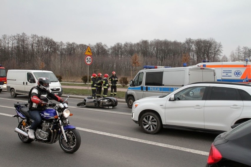 Wypadek na Kwiatkowskiego. Samochód zderzył się ze skuterem