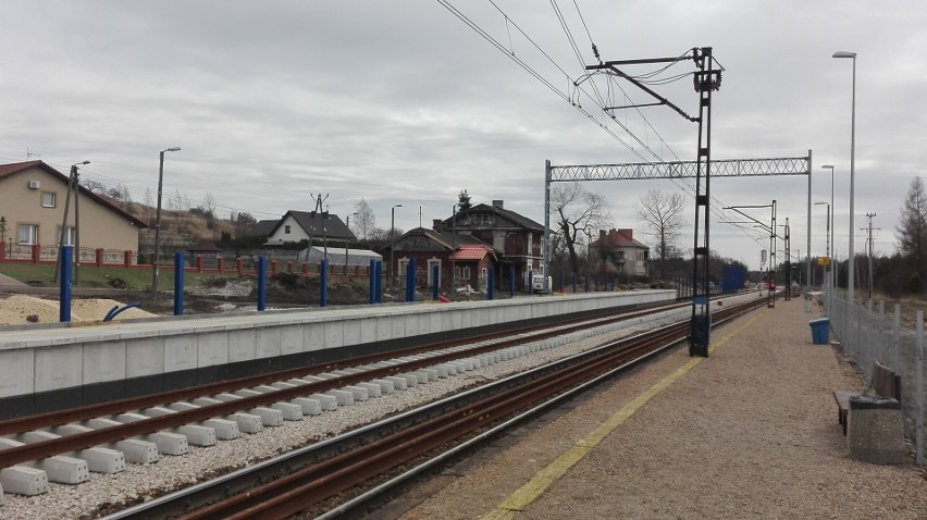 Jaworzno: na stacji w Ciężkowicach widać już nową krawędź peronową ZDJĘCIA