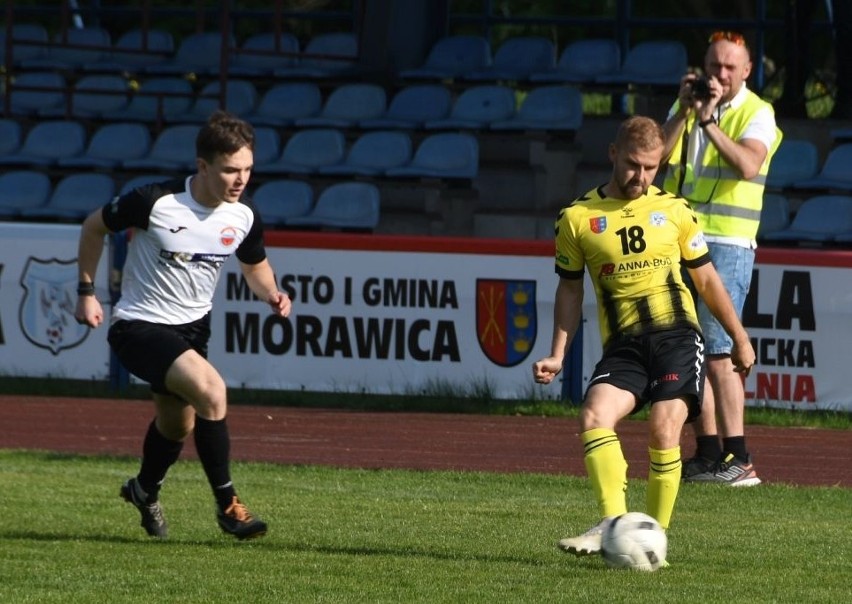 W meczu świętokrzyskiej piłkarskiej Hummel 4. ligi, Moravia...