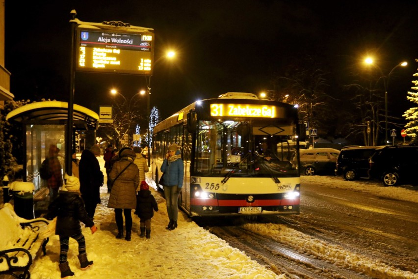 Nowy Sącz. Zima trzyma, a odwykliśmy od śniegu i mrozu