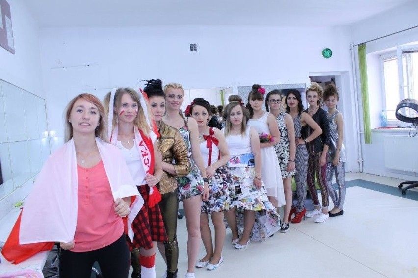 Uczniowie zorganizowali dyplomowy pokaz mody