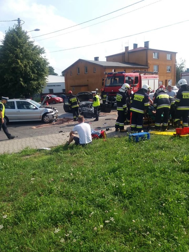 Na feralnym skrzyżowaniu w Połomi zderzyły się trzy samochody