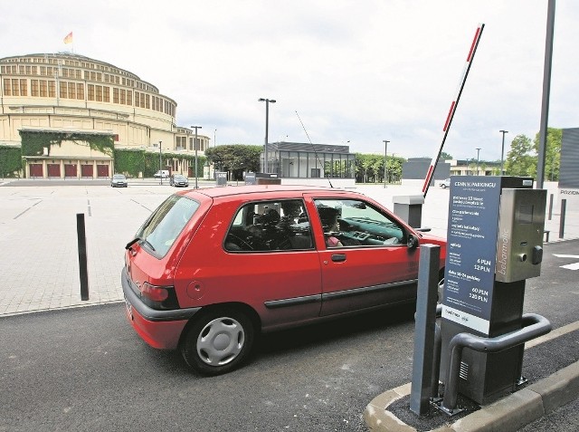 Prokuratura umorzyła śledztwo w sprawie budowy parkingu przy Hali Ludowej