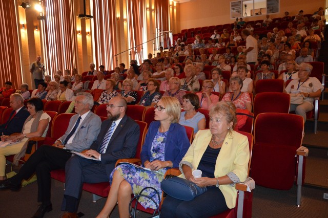 Uniwersytet Trzeciego Wieku w Nysie z okazji 15-lecia istnienia zaprosił kolegów z całej Opolszczyzny oraz z Nowej Rudy i Aleksandrowa Kujawskiego.