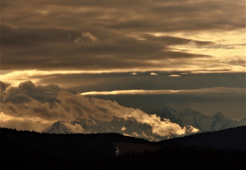 Muszyna. Cuda na niebie z Tatrami w tle. Takie widoki można podziwiać na górze Malnik. Zobacz zdjęcia