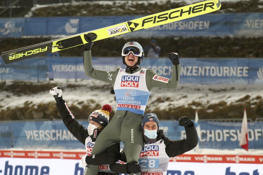 Kamil Stoch po wygraniu 69. TCS: "Ewuniu, oddzwonię za trzy...