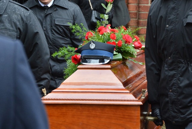 W sobotę 25 lutego 2023 roku odbył się pogrzeb braci strażaków z OSP Polnicy. Zginęli w sobotę (18.02.) w wypadku samochodowym na terenie Belgii. To bracia: 22-letni Kacper i 28-letni Dawid. Starszy z nich pozostawił rodzinę - żonę i dwoje malutkich dzieci.