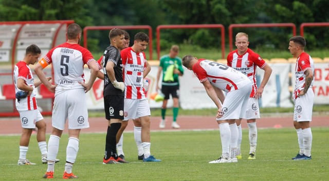 Piłkarze Apklan Resovii źle weszli w grę po przerwie spowodowanej pandemią. W trzech meczach zdobyli tylko dwa punkty.