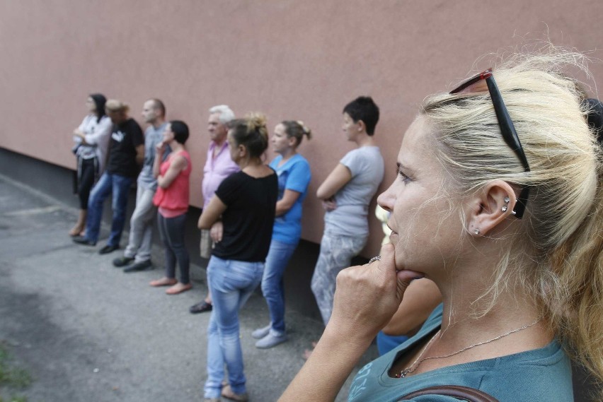 46 osób, w tym małe dzieci, od miesiąca nielegalnie zajmują...