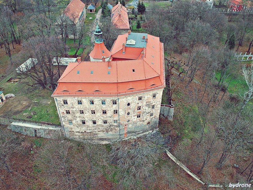 Pałac powstał w XVIII wieku w wyniku przebudowy istniejącej...