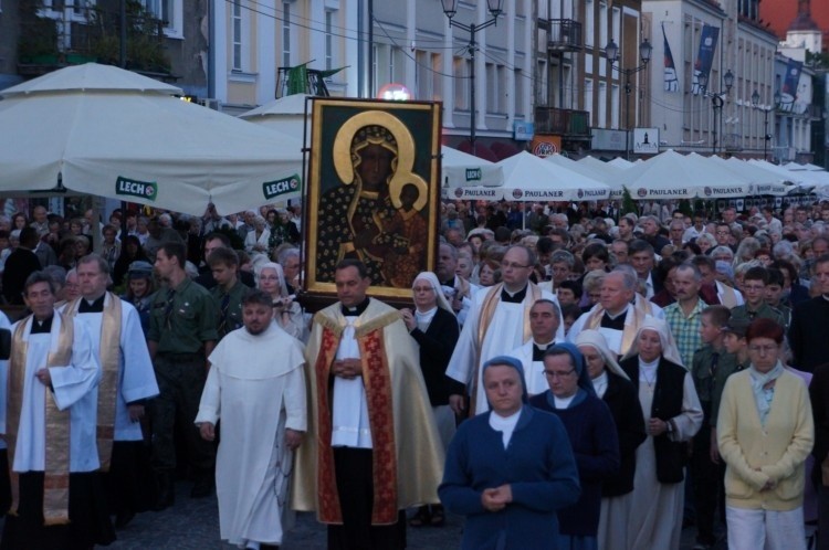 Procesja z ikoną w centrum Białegostoku