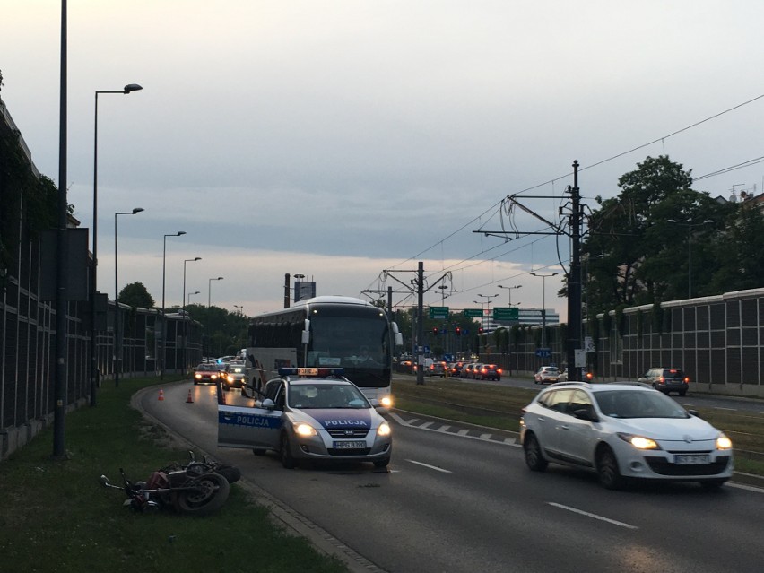 Kraków. Wypadek i kolizje przy rondzie Grzegórzeckim